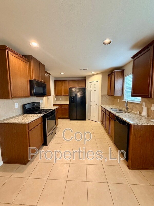 741 Clearbrook Ave Schertz, TX 78108 photo 5