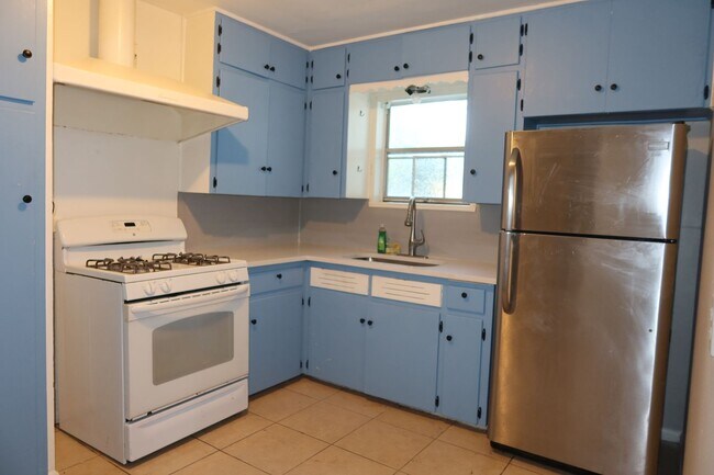 6201 Chesterfield Ave Austin, TX 78752 photo 2