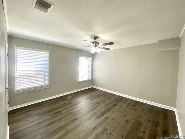178 Sweetbriar Ave San Antonio, TX 78228 photo 5
