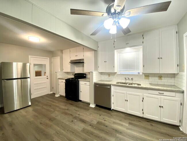 178 Sweetbriar Ave San Antonio, TX 78228 photo 3