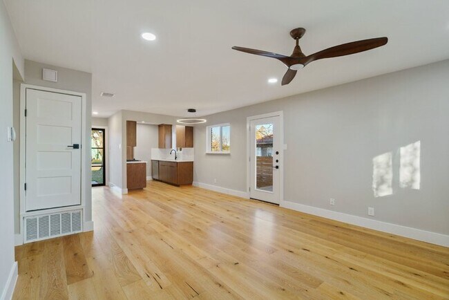 1813 Magnolia Dr Round Rock, TX 78664 photo 3
