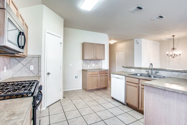 612 Arrowood Place, Round Rock, TX 78665 photo 2