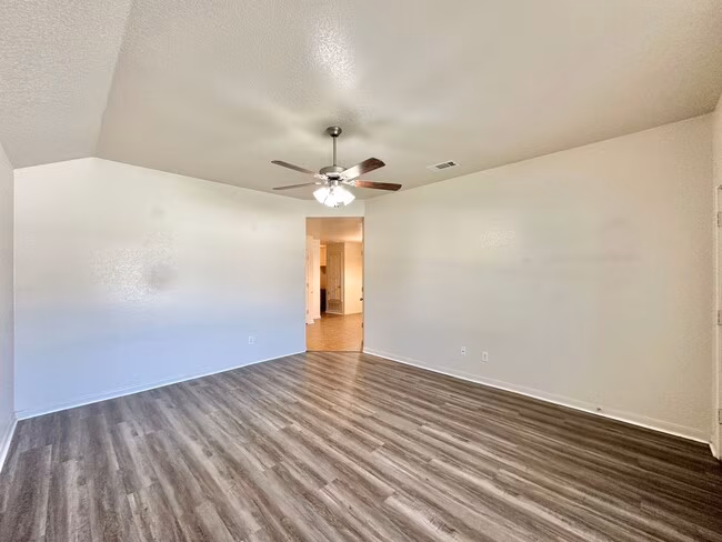 1404 Cinch Dr Killeen, TX 76549 photo 3