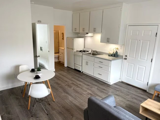 445 40th St Oakland, CA 94609 photo 3
