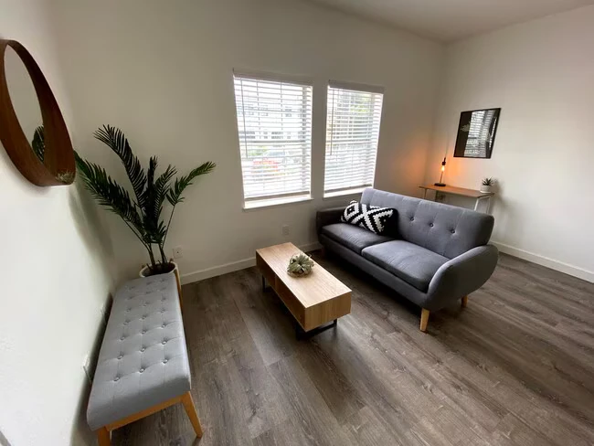 445 40th St Oakland, CA 94609 photo 2
