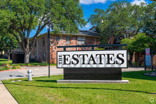 The Estates at Ridglea Hills photo 2