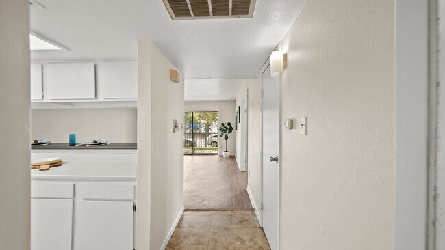 2814 S Bartell Dr Houston, TX 77054 photo 2
