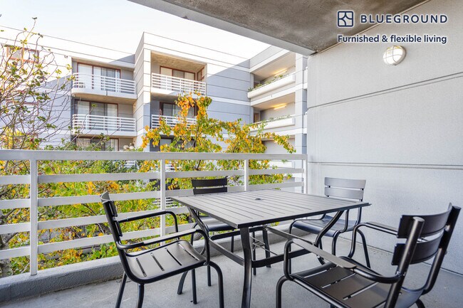 20350 Stevens Creek Blvd Cupertino, CA 95014 photo 4