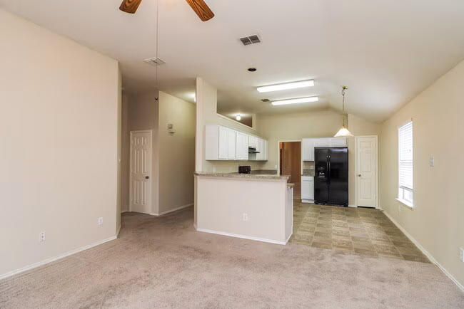 2807 N Hampton Dr Grand Prairie, TX 75052 photo 3