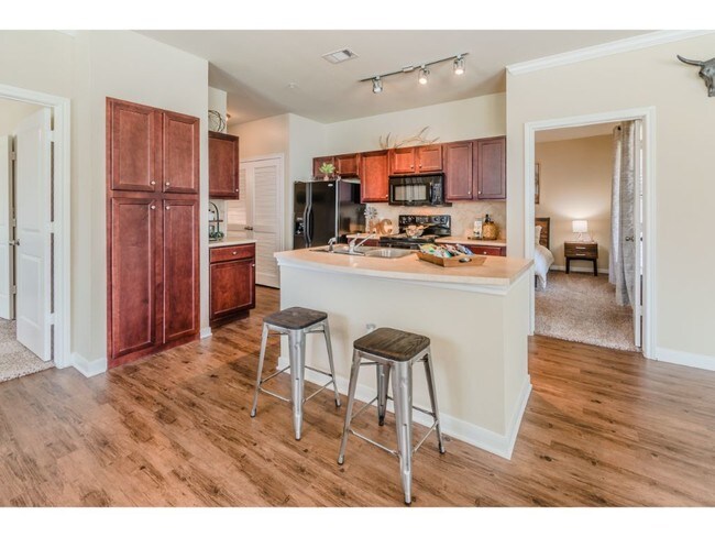 Hunter's Cove Apartments photo 3