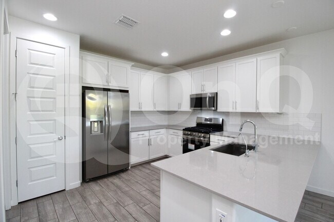 8923 W Solano Dr Glendale, AZ 85305 photo 3