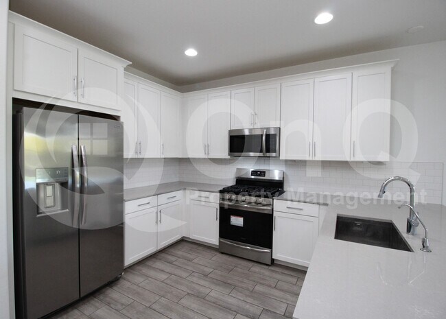 8923 W Solano Dr Glendale, AZ 85305 photo 4