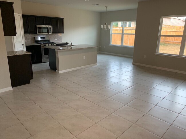 6705 Loretta White Ln Austin, TX 78744 photo 2