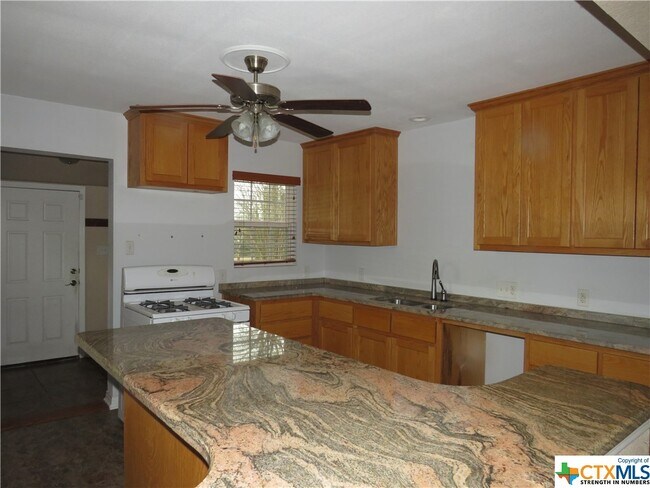 2116 W Avenue D Temple, TX 76504 photo 3