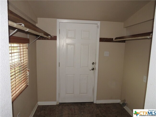 2116 W Avenue D Temple, TX 76504 photo 5