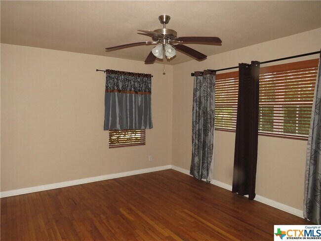 2116 W Avenue D Temple, TX 76504 photo 4
