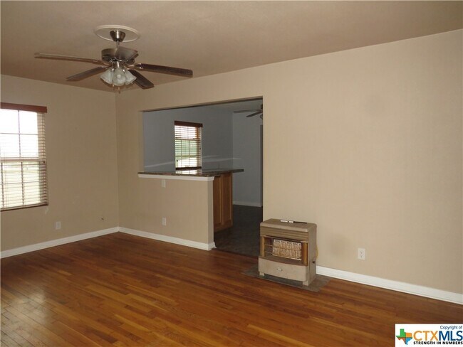 2116 W Avenue D Temple, TX 76504 photo 2