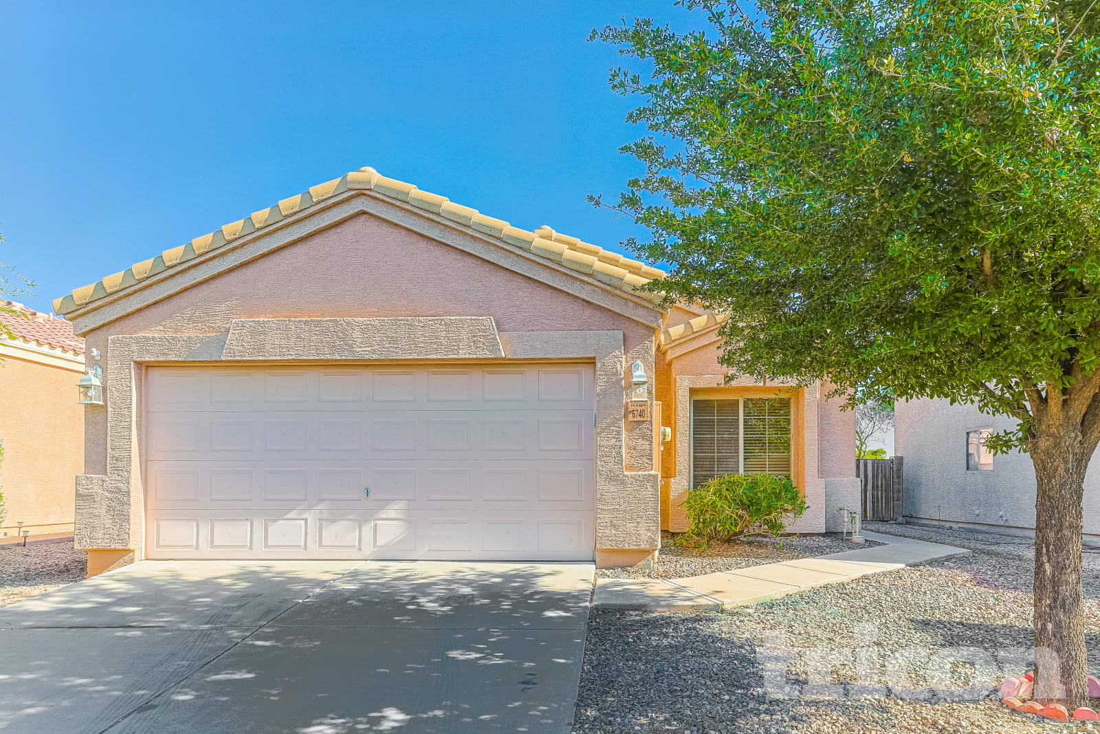 6740 E Summerset Road photo 2