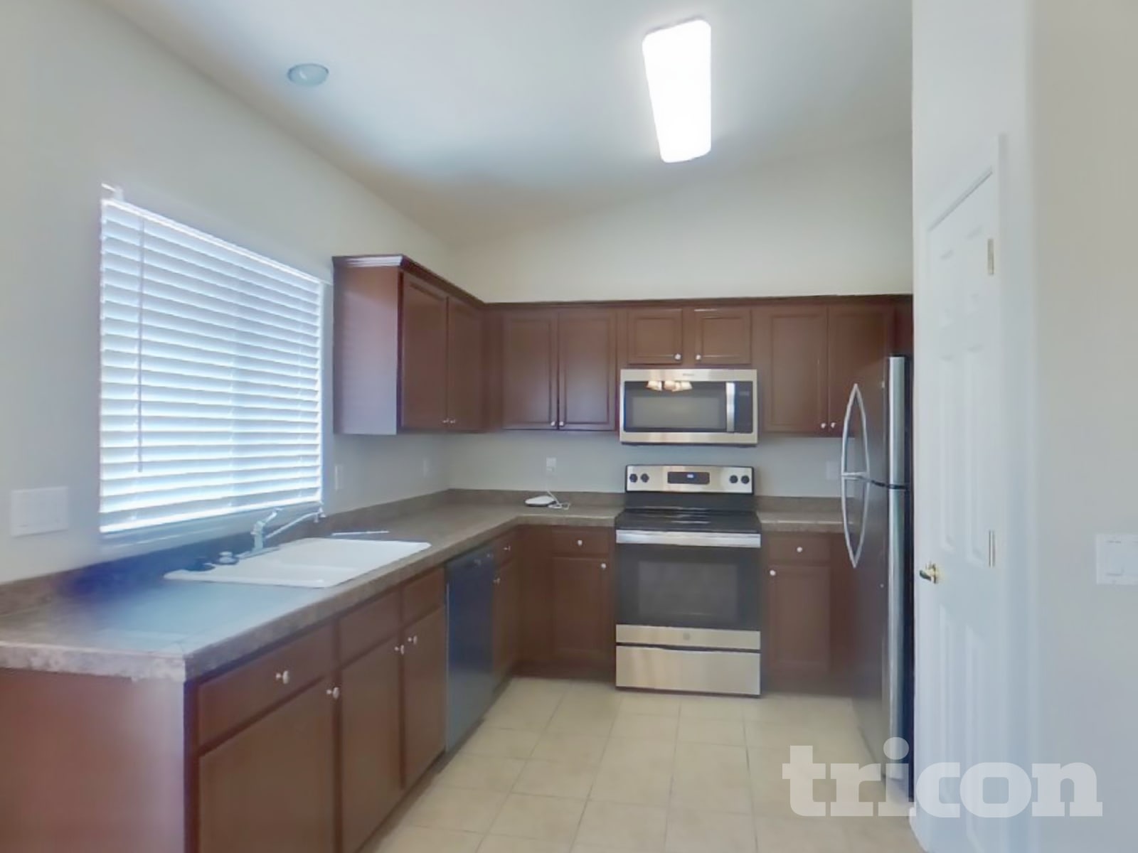 3424 N Saffron photo 5