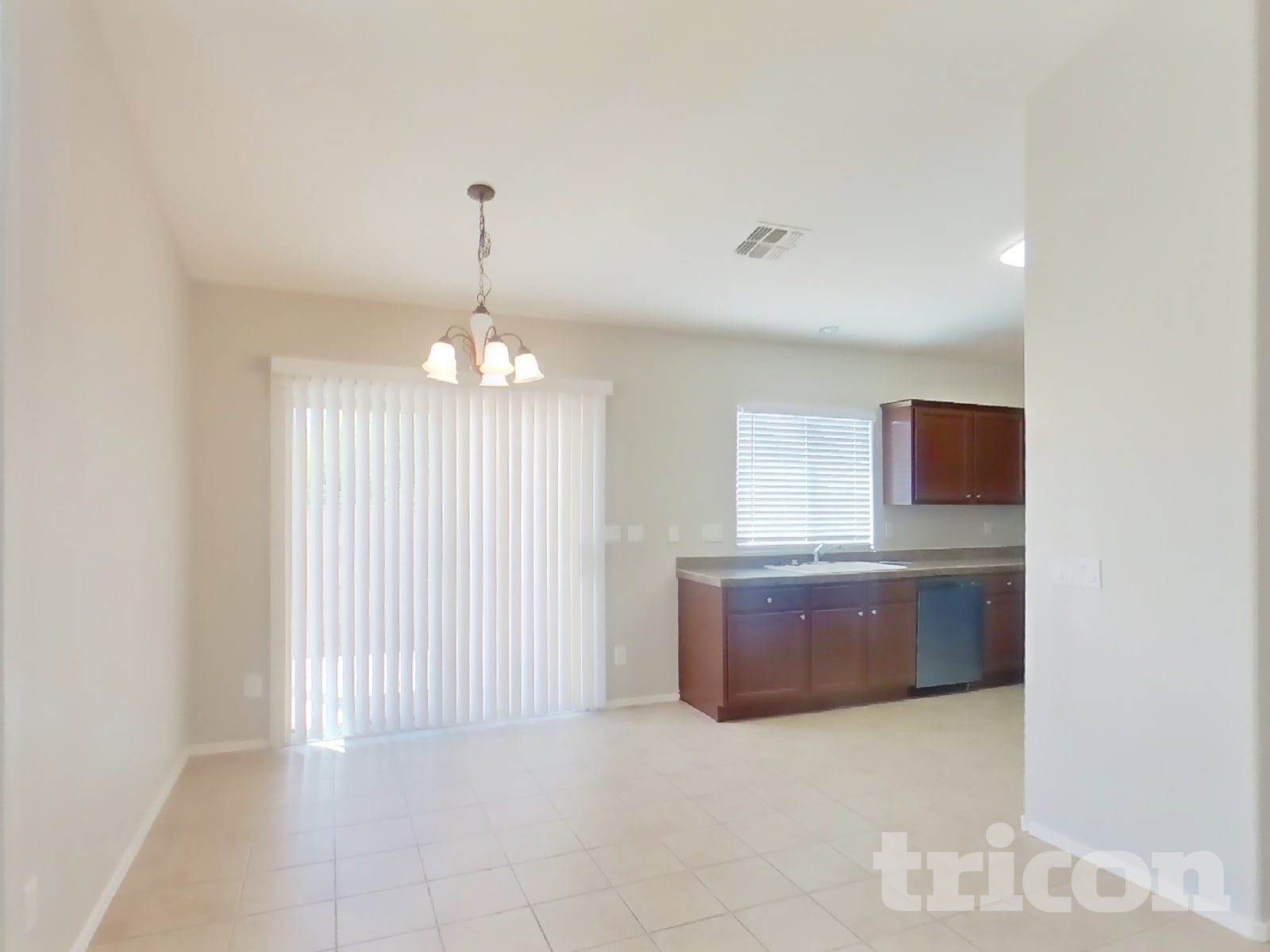 3424 N Saffron photo 4