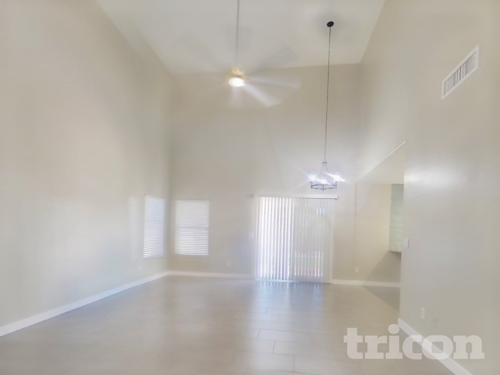 11817 W Poinsettia Drive photo 4
