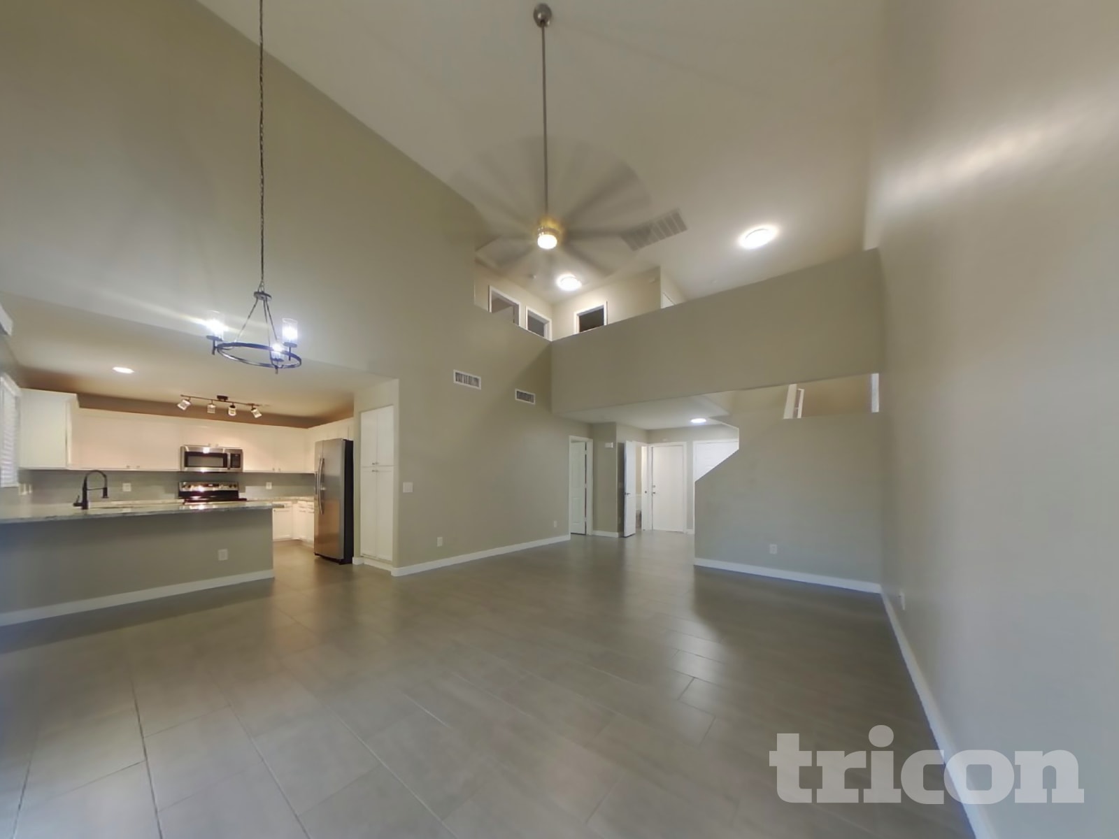 11817 W Poinsettia Drive photo 2