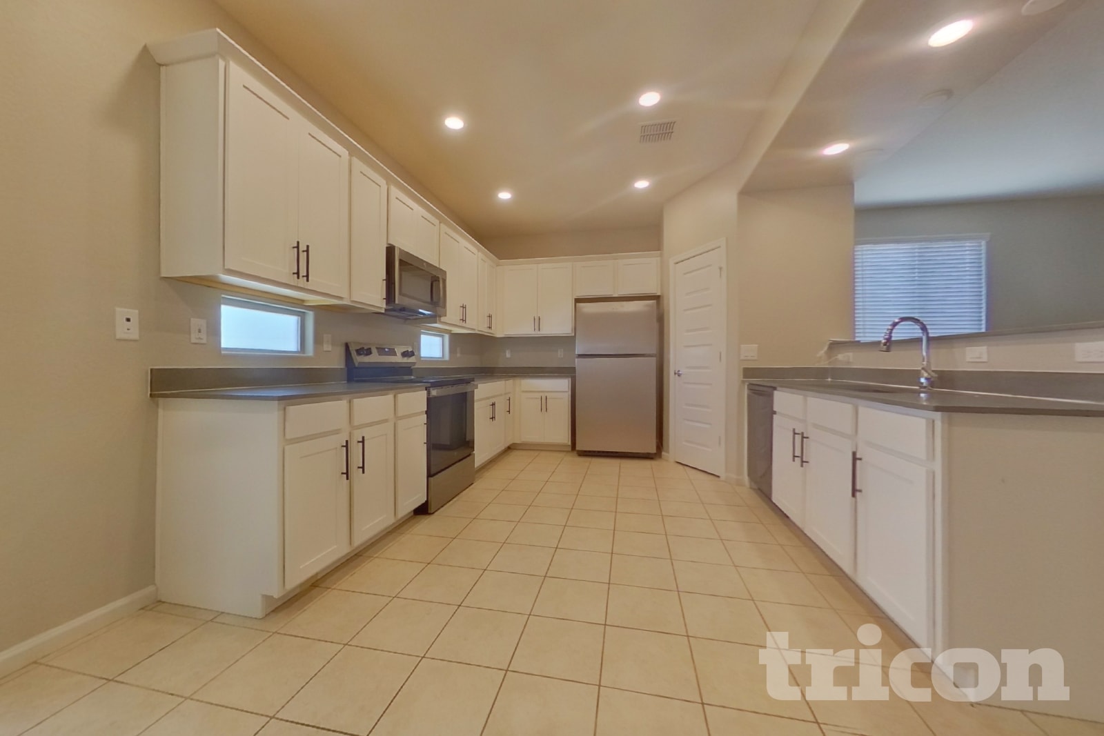 589 202Nd Lane photo 5