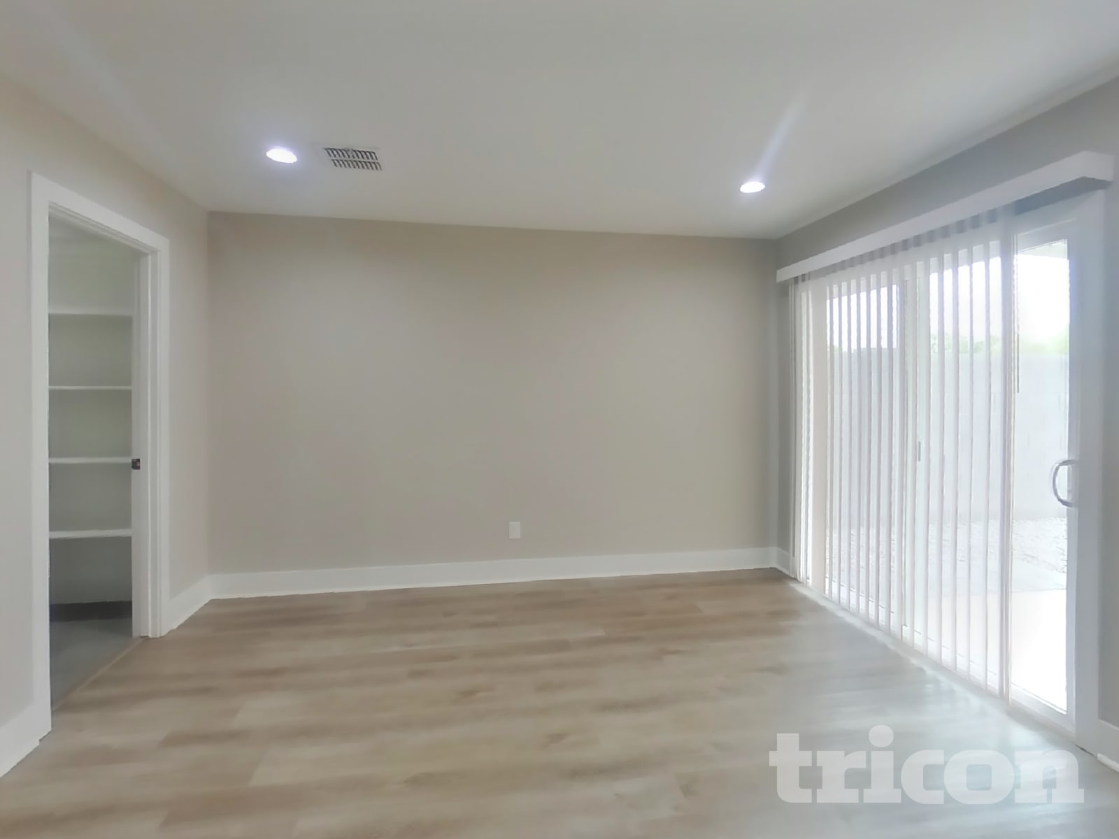 4665 S 38th Ln Phoenix, AZ 85041 photo 3