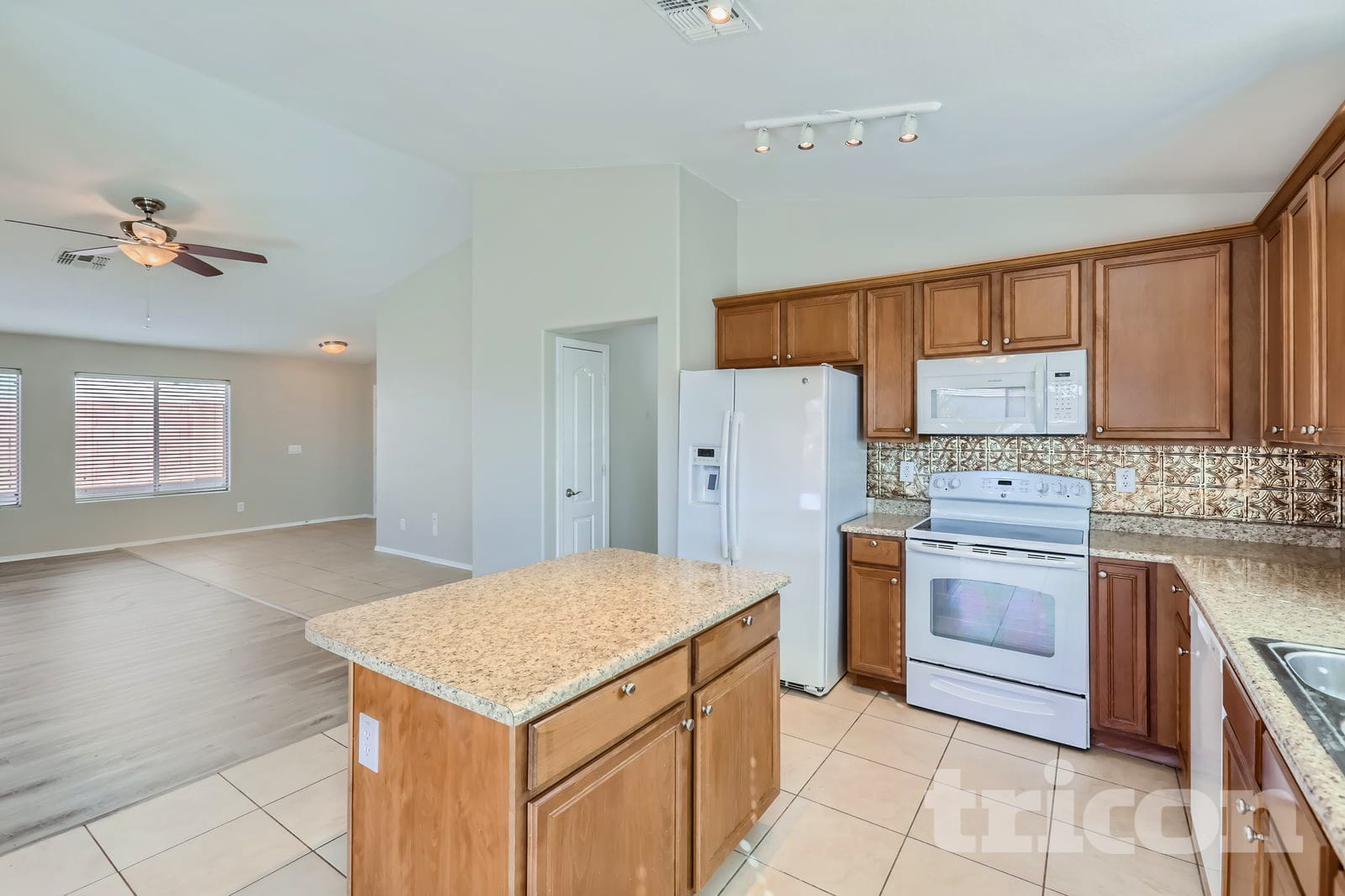 2244 S. 238th Lane photo 4