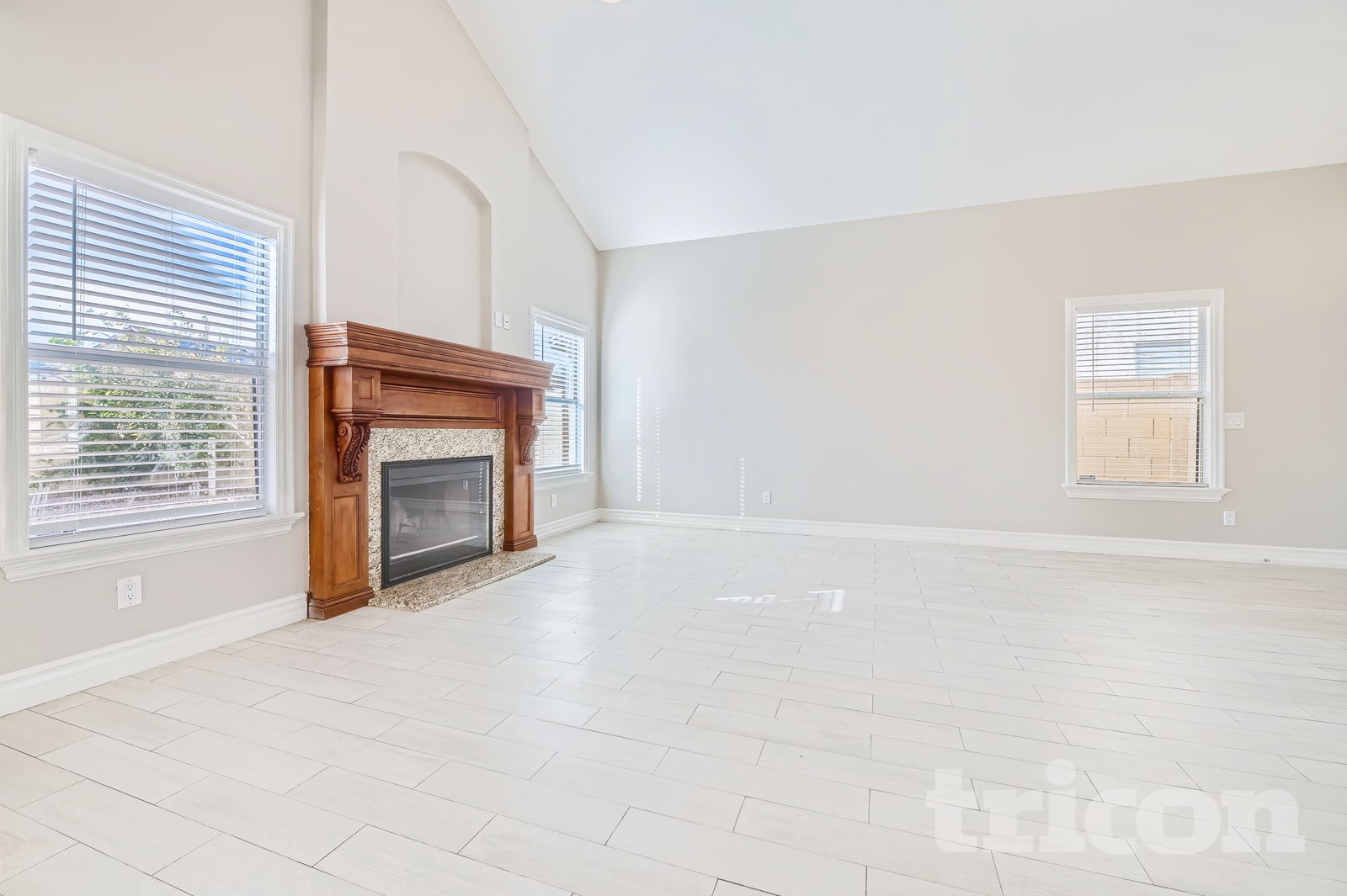 10370 N 76th Dr photo 4