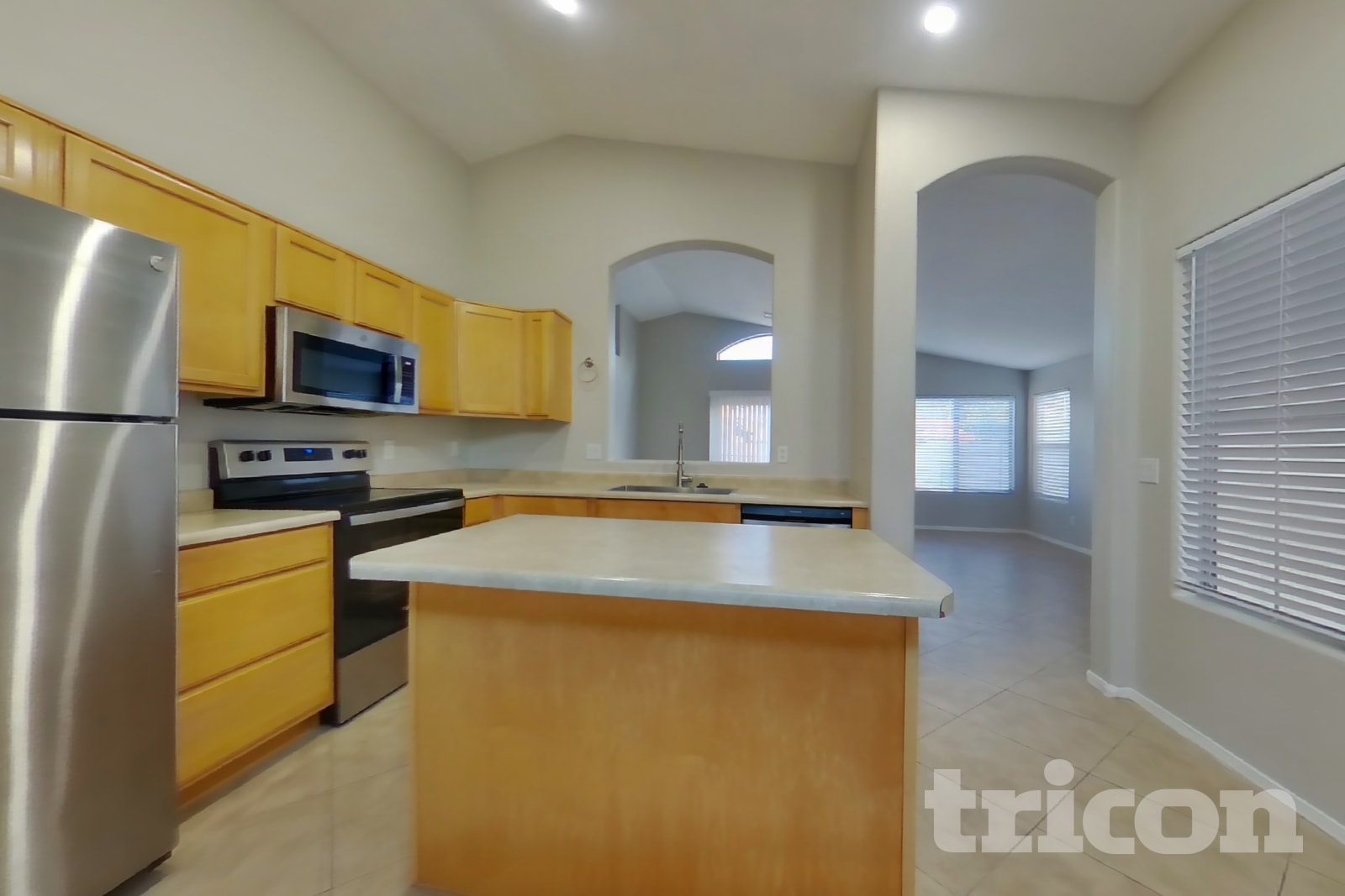 1612 E Barbarita Ave photo 5