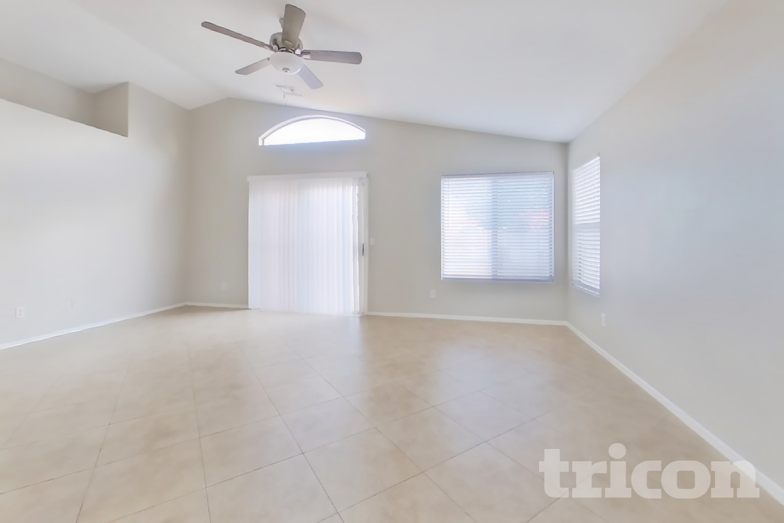 1612 E Barbarita Ave photo 3