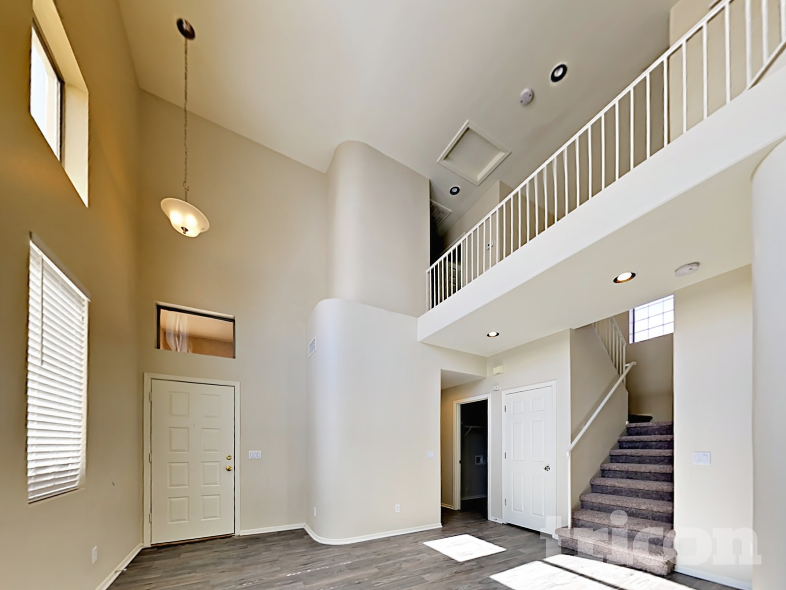 10508 W Coronado Road photo 2