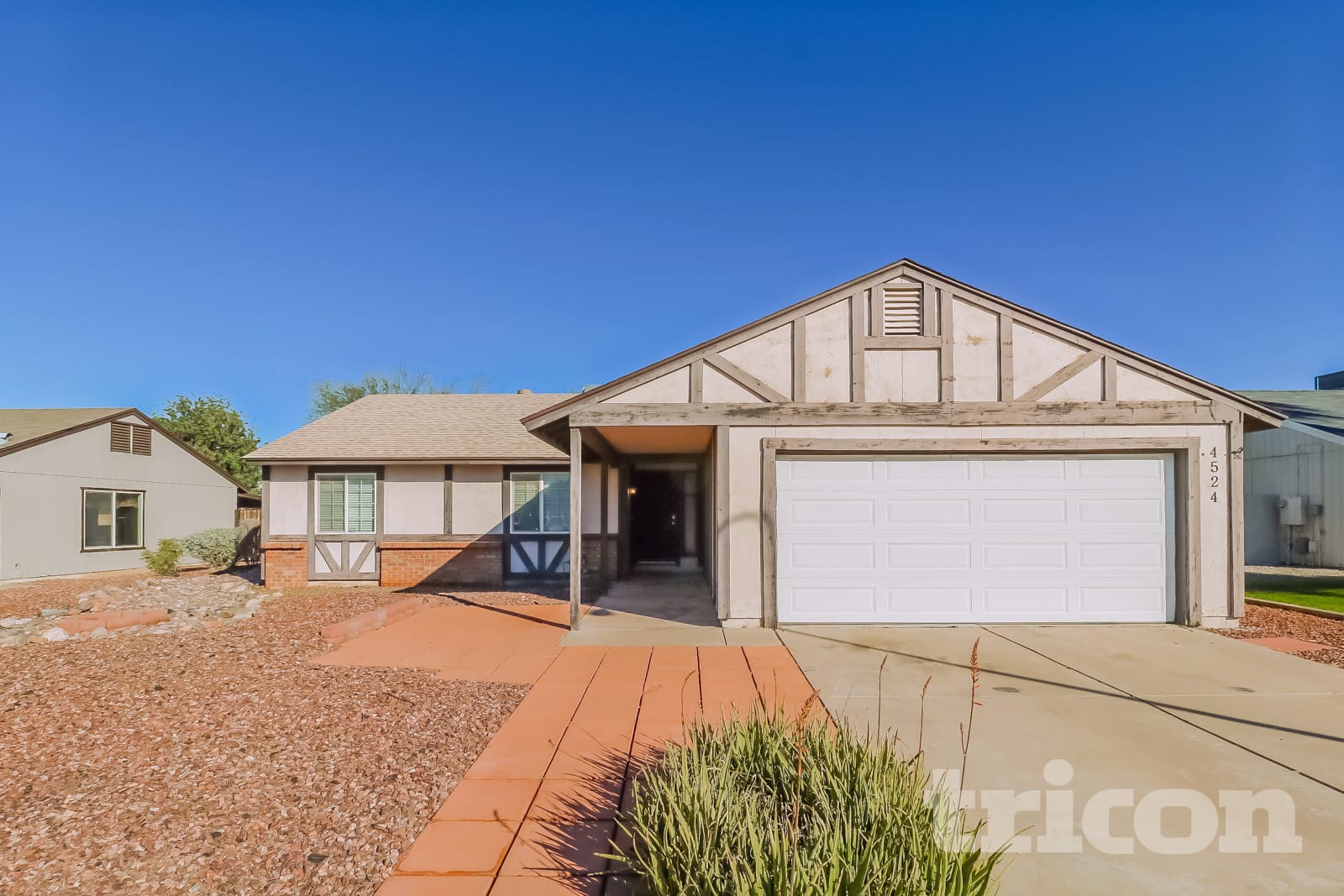4524 W Gail Drive photo 2