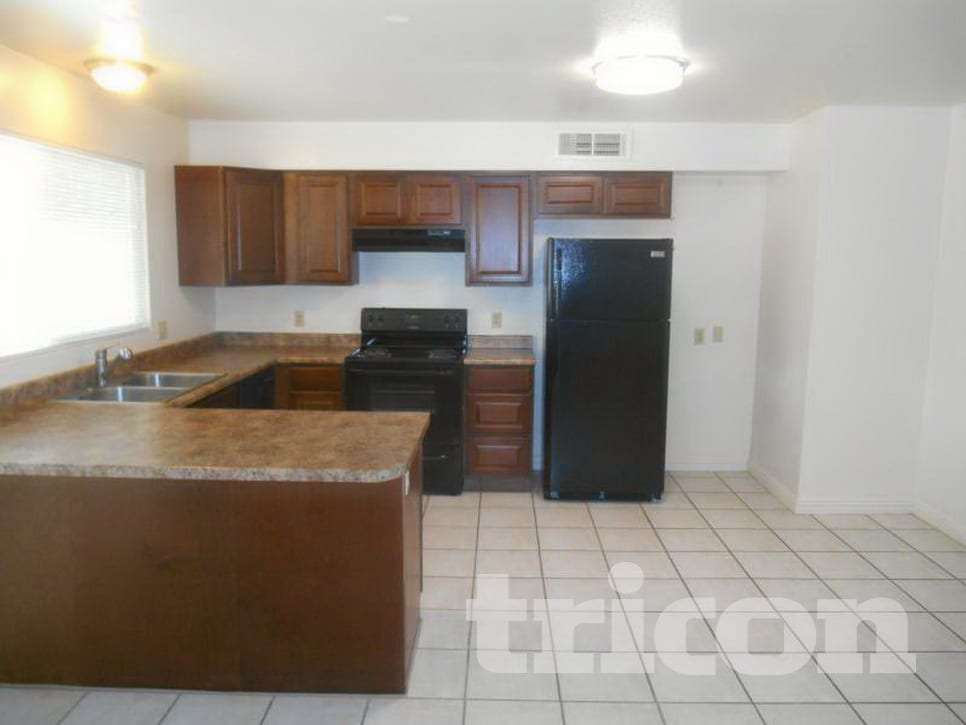 411 N Criss Street photo 3