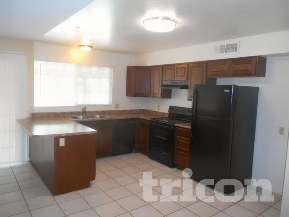 411 N Criss Street photo 2