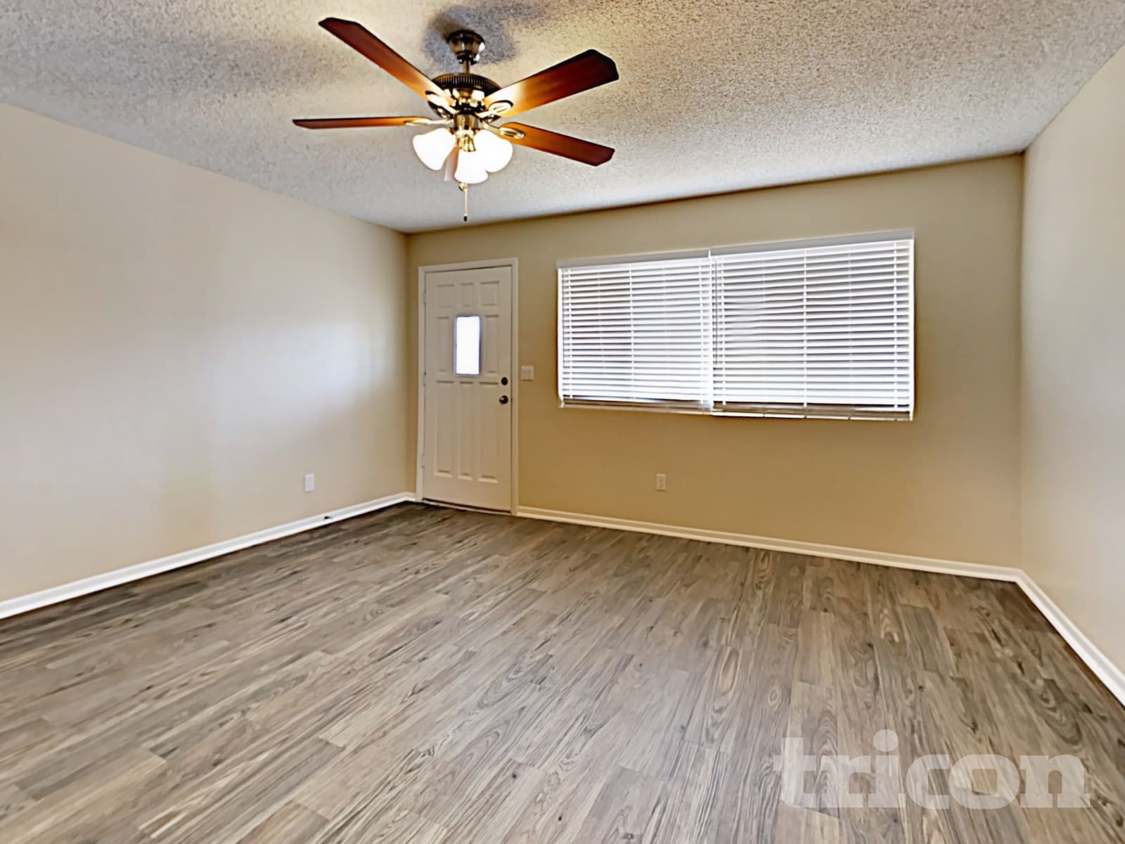 4416 W Mountain View Road photo 3