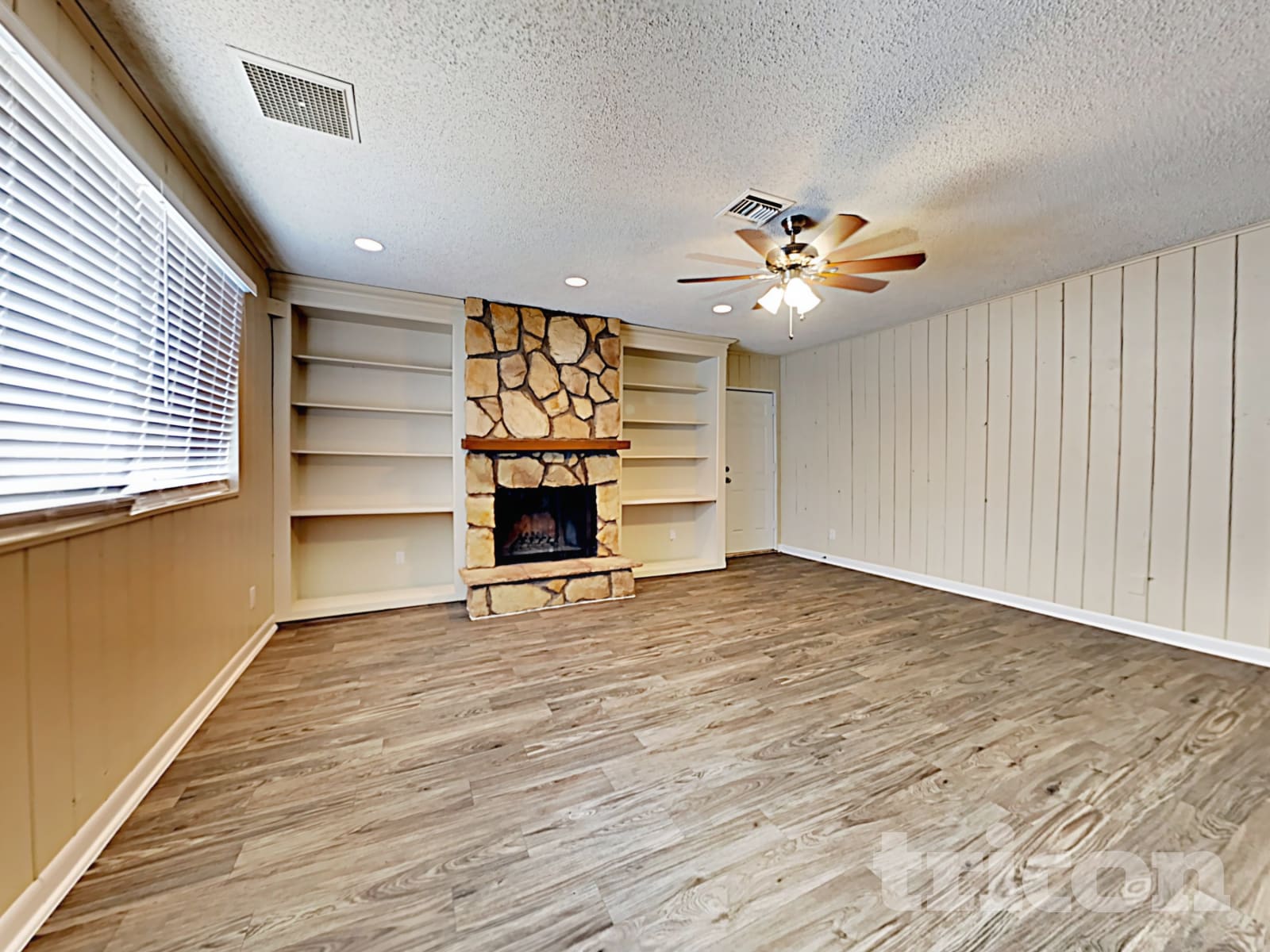 4416 W Mountain View Road photo 5