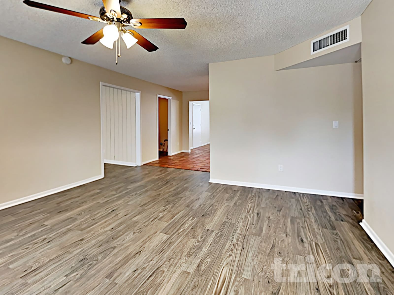 4416 W Mountain View Road photo 2