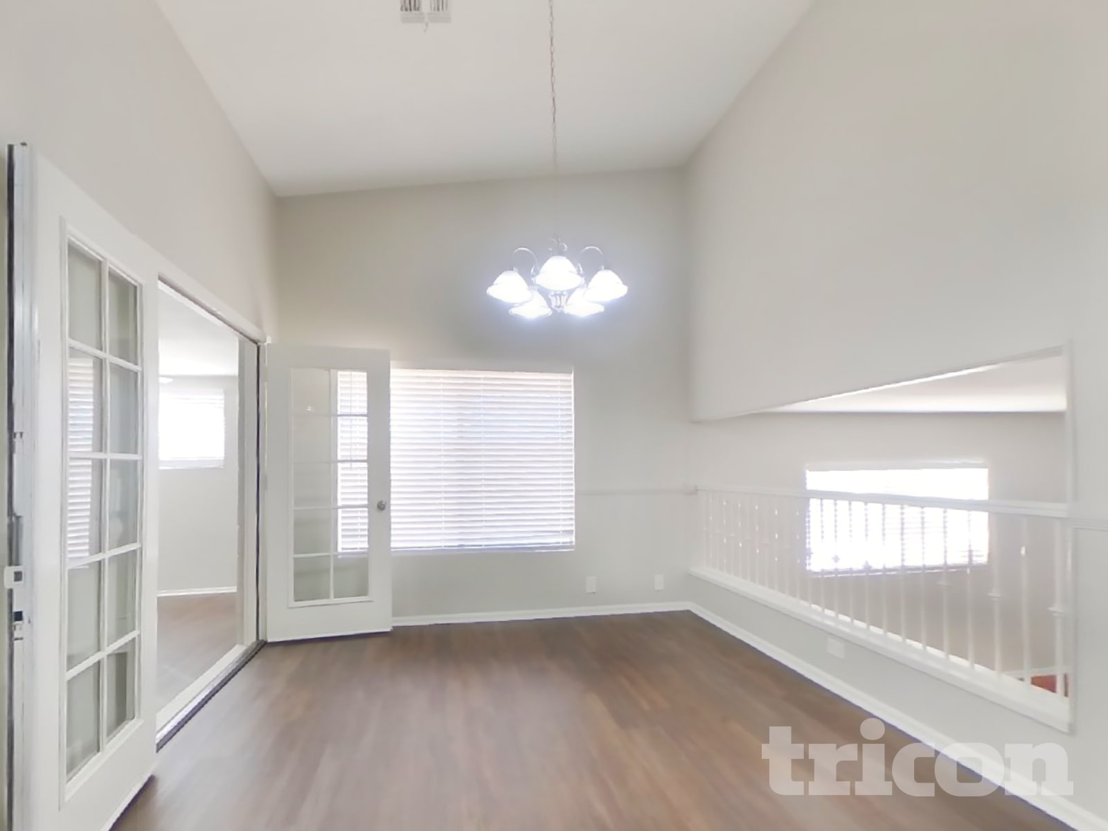7565 W Corrine Drive photo 4