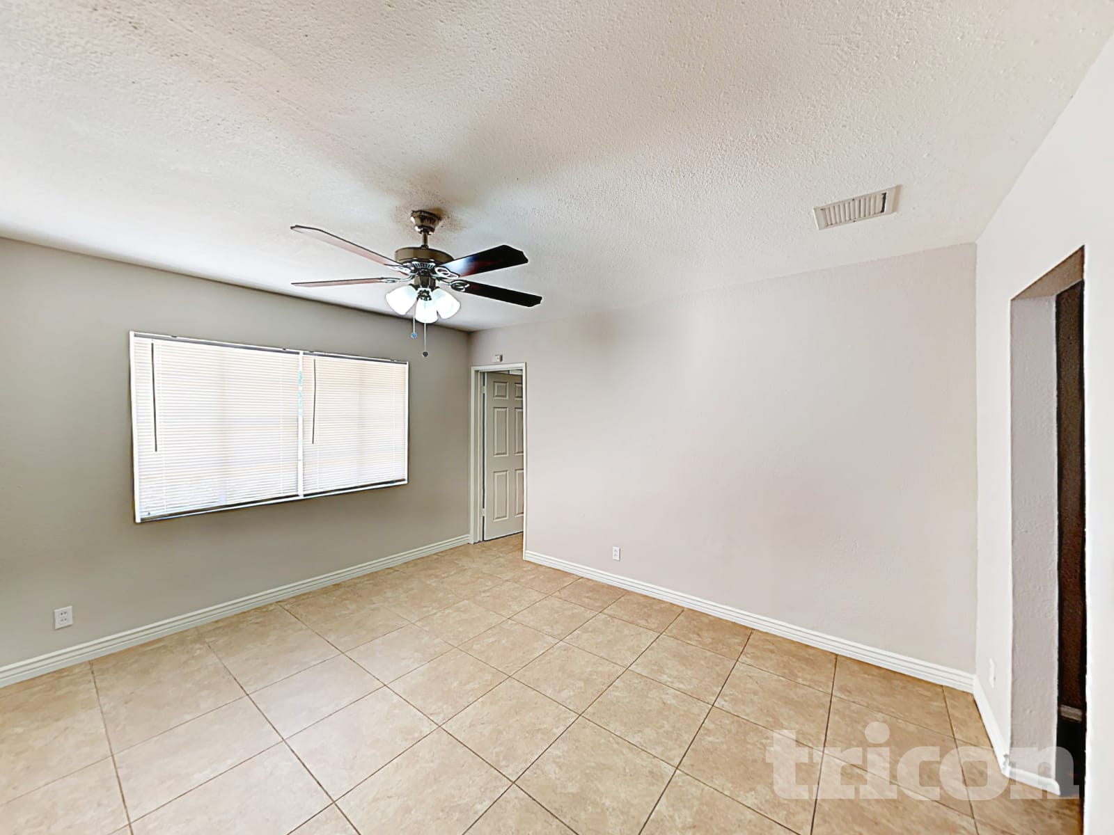 667 W Ivanhoe Street photo 4