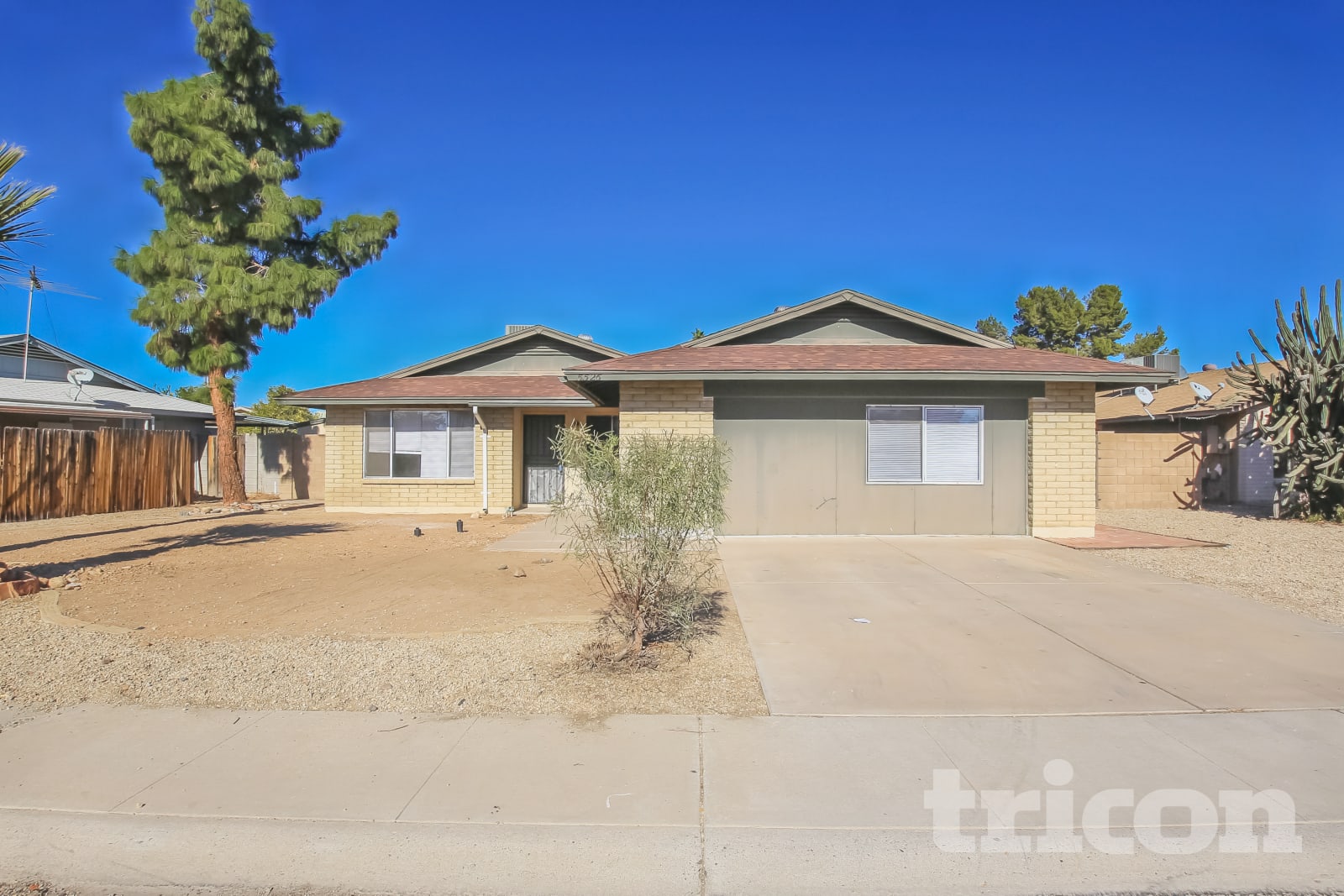 5526 W Angela Drive photo 2