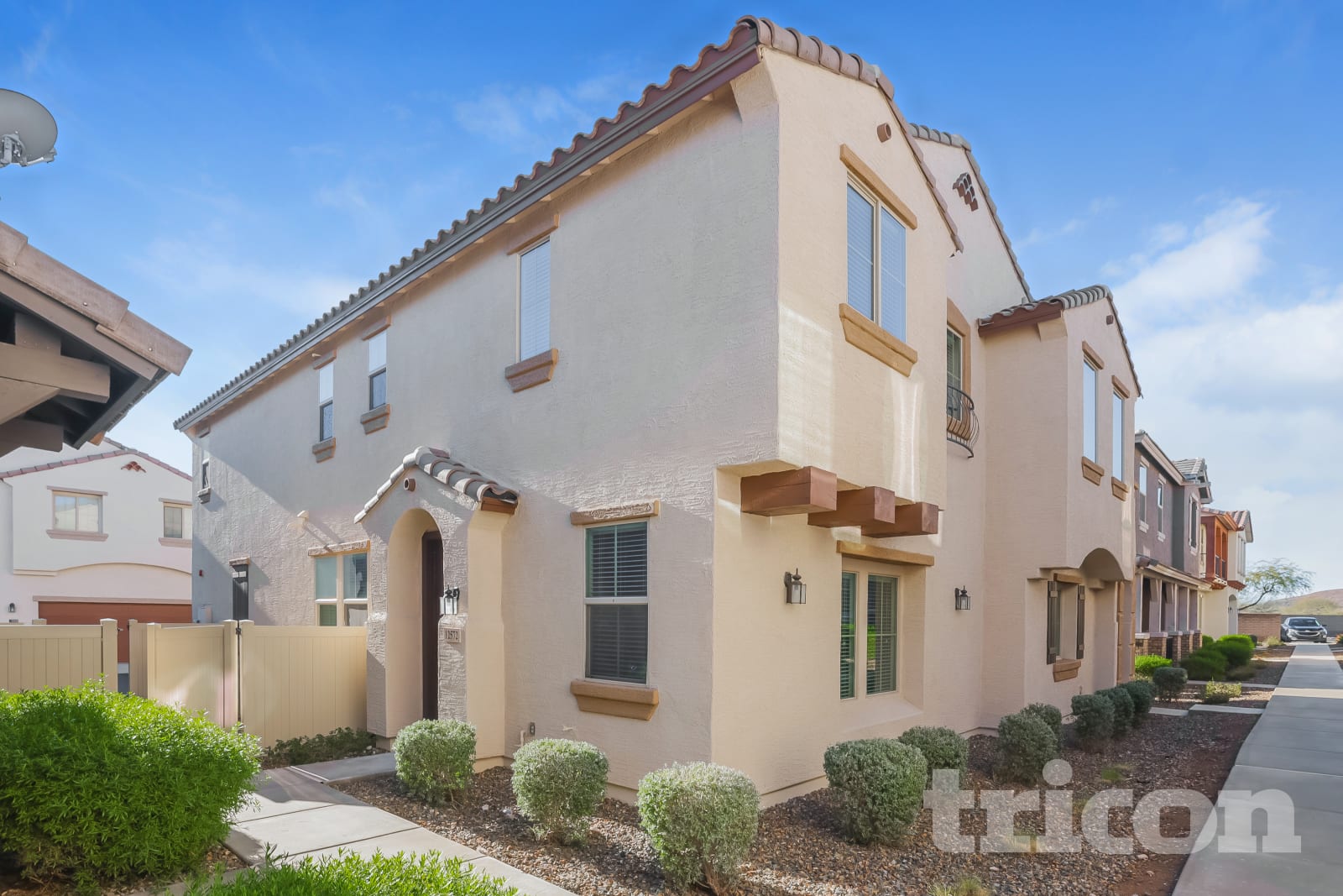 12572 W Lindbergh Dr Peoria, AZ 85383 photo 3