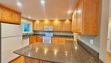 Beautiful 3 Bed 2 Bath Rambler in Beautiful Redmond photo 5