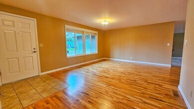 Beautiful 3 Bed 2 Bath Rambler in Beautiful Redmond photo 2