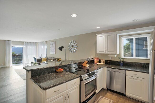5915 Lauretta St San Diego, CA 92110 photo 4