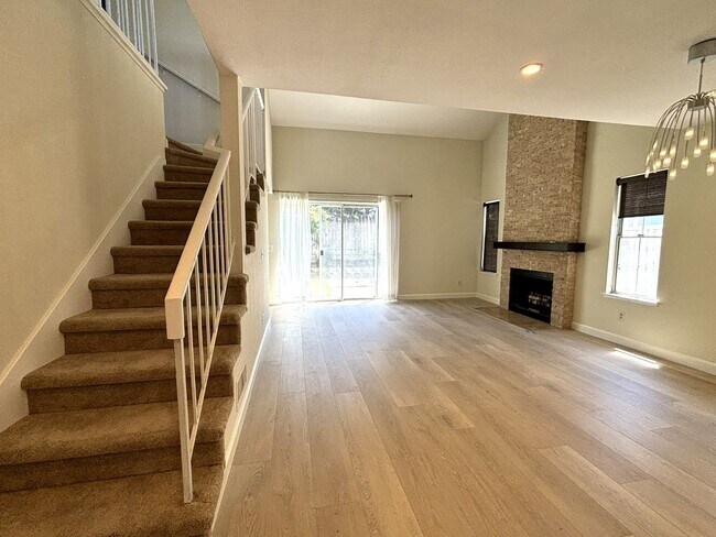 Charming 2 Story Family Home 3 Beds 2.5 Baths photo 2