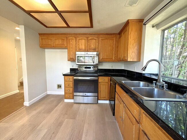 Charming 2 Story Family Home 3 Beds 2.5 Baths photo 4