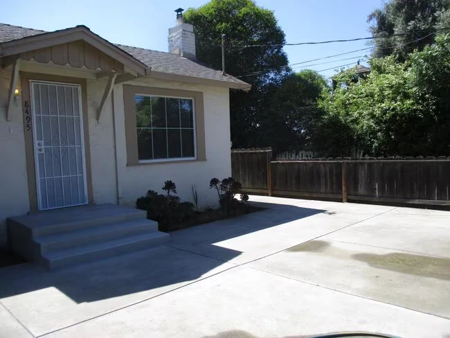 8495 Murray Ave Gilroy, CA 95020 photo 2
