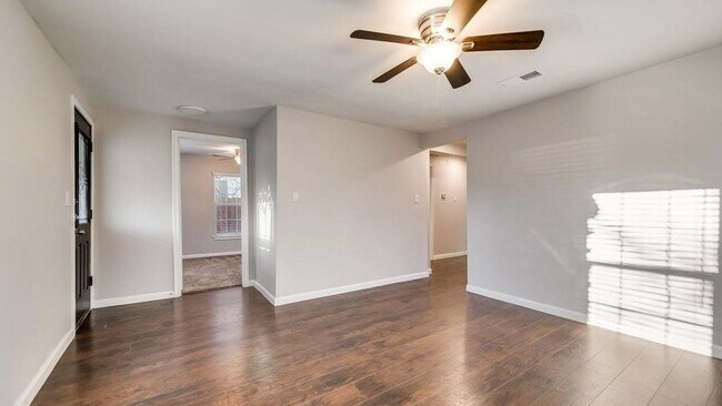 905 N Bradley St McKinney, TX 75069 photo 5
